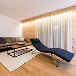 4 Vallees & 4* Superior מלון 4*